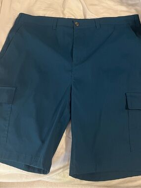 Eddie Bauer Men's Cargo Shorts in Teal Blue
